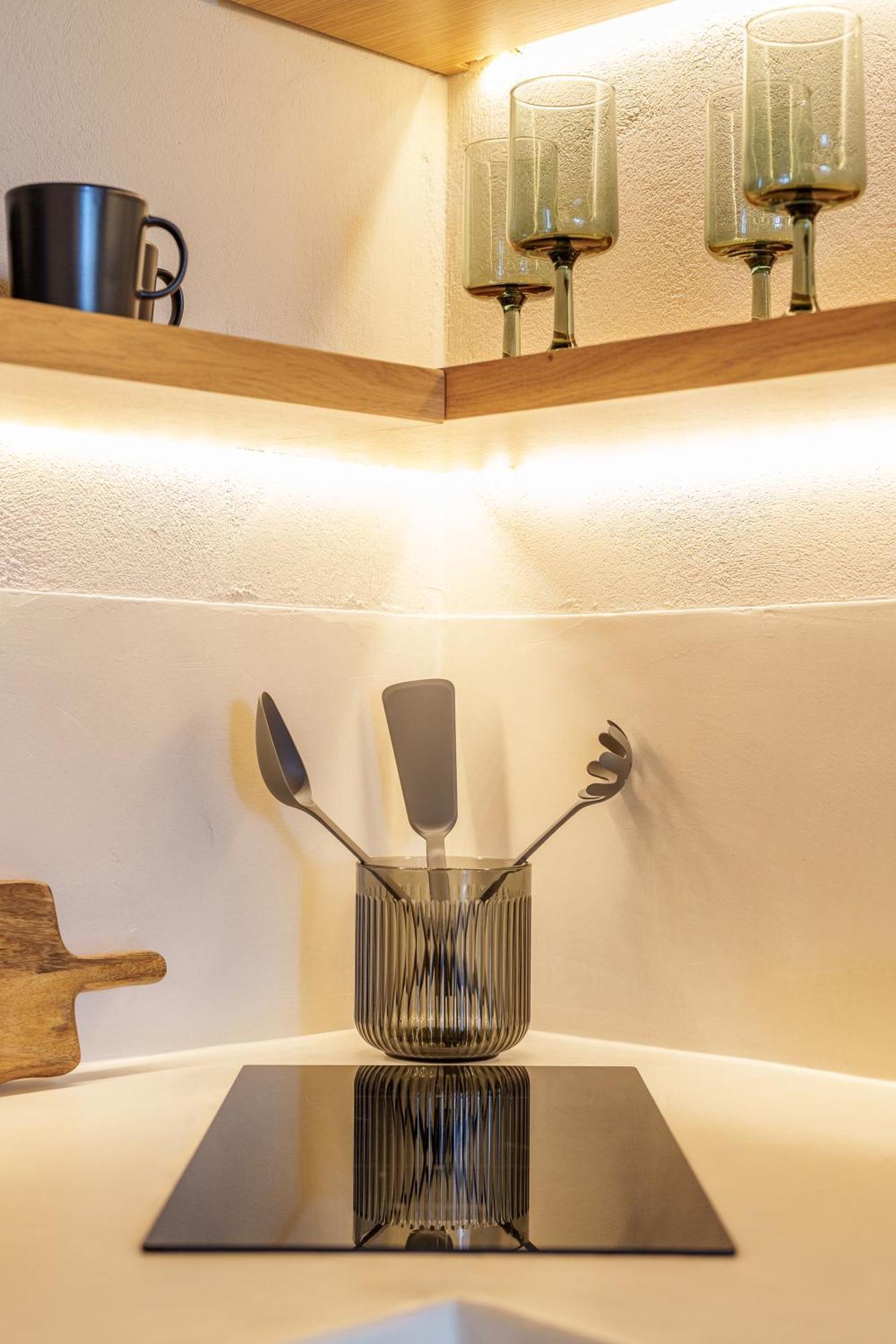 Sugarwhite Suites With Private Not Heated Pool Emporio  Luaran gambar