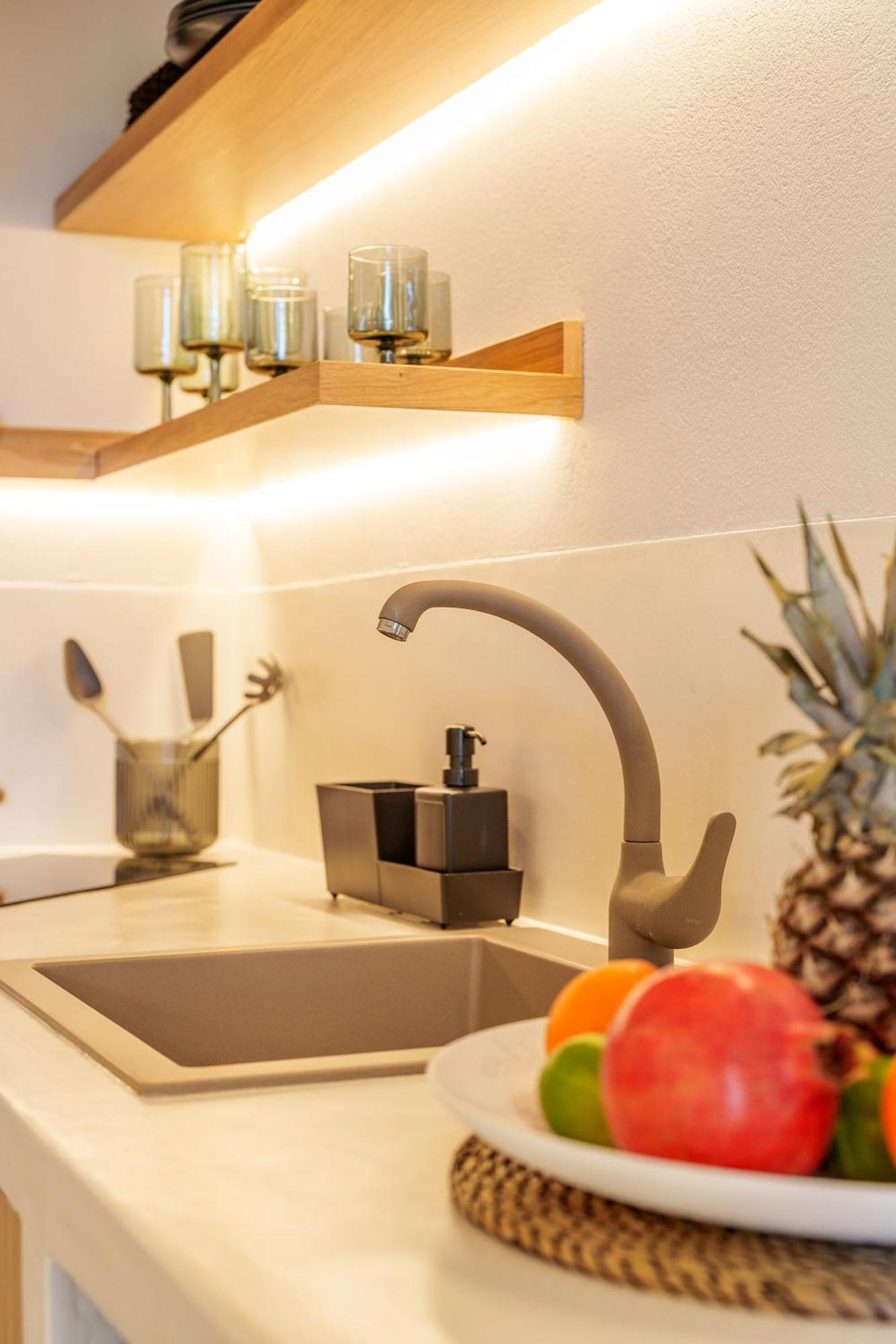 Sugarwhite Suites With Private Not Heated Pool Emporio  Luaran gambar